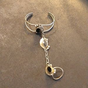 "Silver/Onyx" Finger Bracelet